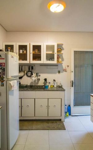 Casa à venda com 338m², 3 quartos e 2 vagas Casa à venda com 338m², 3 quartos e 2 vagasCozinha