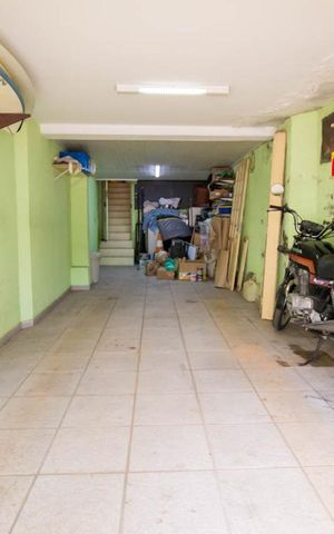 Casa à venda com 338m², 3 quartos e 2 vagas Casa à venda com 338m², 3 quartos e 2 vagasGaragem