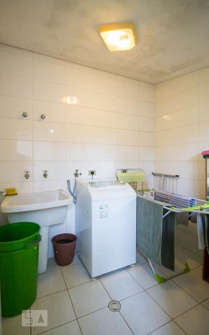 Casa à venda com 338m², 3 quartos e 2 vagas Casa à venda com 338m², 3 quartos e 2 vagasLavanderia