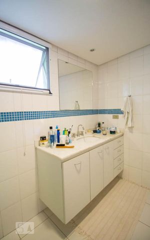 Casa à venda com 338m², 3 quartos e 2 vagas Casa à venda com 338m², 3 quartos e 2 vagasBanheiro da Suíte