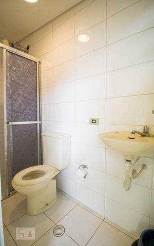 Casa à venda com 338m², 3 quartos e 2 vagas Casa à venda com 338m², 3 quartos e 2 vagasBanheiro 2