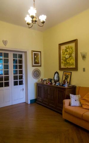 Casa à venda com 338m², 3 quartos e 2 vagas Casa à venda com 338m², 3 quartos e 2 vagasSala 1
