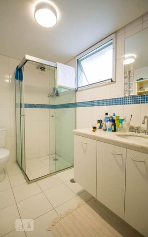Casa à venda com 338m², 3 quartos e 2 vagas Casa à venda com 338m², 3 quartos e 2 vagasBanheiro da Suíte
