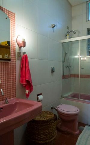 Casa à venda com 338m², 3 quartos e 2 vagas Casa à venda com 338m², 3 quartos e 2 vagasBanheiro 1