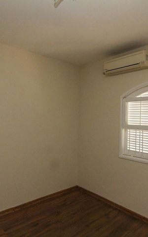 Casa à venda com 177m², 3 quartos e 2 vagas Casa à venda com 177m², 3 quartos e 2 vagasQuarto