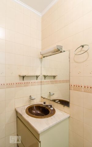Casa à venda com 470m², 4 quartos e 4 vagas Casa à venda com 470m², 4 quartos e 4 vagasBanheiro da suíte 1