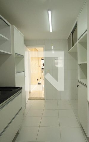 Apartamento para alugar com 193m², 4 quartos e 3 vagasCozinha e Área de Serviço