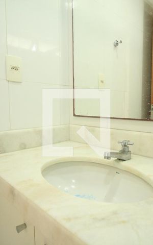 Apartamento para alugar com 193m², 4 quartos e 3 vagasBanheiro da Suíte 2