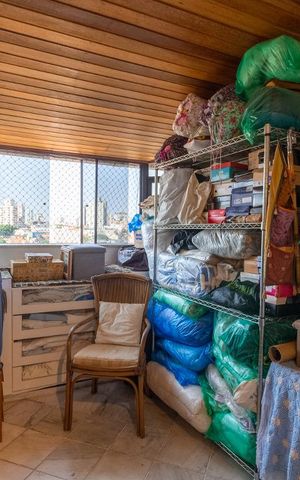 Apartamento à venda com 179m², 2 quartos e 3 vagas Apartamento à venda com 179m², 2 quartos e 3 vagasCloset