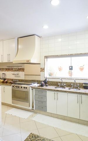 Casa para alugar com 540m², 3 quartos e 4 vagas Casa para alugar com 540m², 3 quartos e 4 vagasCozinha
