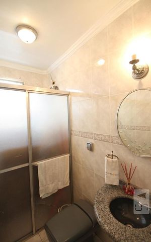 Casa de condomínio à venda com 245m², 5 quartos e 4 vagasBanheiro