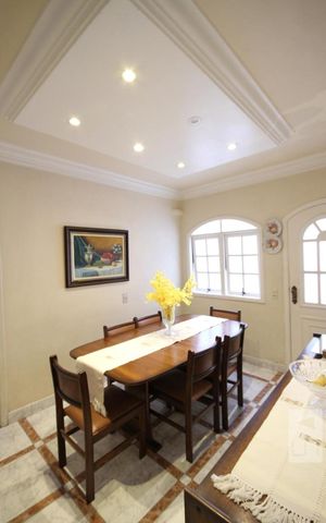 Casa de condomínio à venda com 245m², 5 quartos e 4 vagasCopa