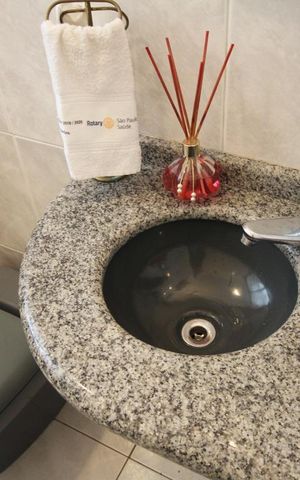 Casa de condomínio à venda com 245m², 5 quartos e 4 vagasBanheiro