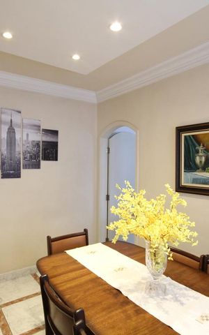 Casa de condomínio à venda com 245m², 5 quartos e 4 vagasCopa