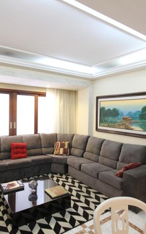 Casa de condomínio à venda com 245m², 5 quartos e 4 vagasSala