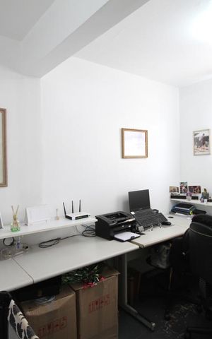Casa de condomínio à venda com 245m², 5 quartos e 4 vagasEscritório