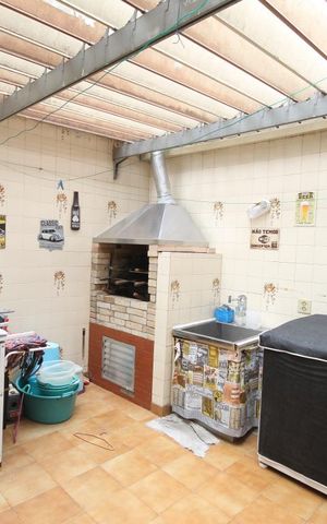 Casa de condomínio à venda com 245m², 5 quartos e 4 vagasÁrea de Serviço