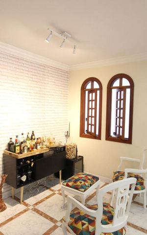 Casa de condomínio à venda com 245m², 5 quartos e 4 vagasSala