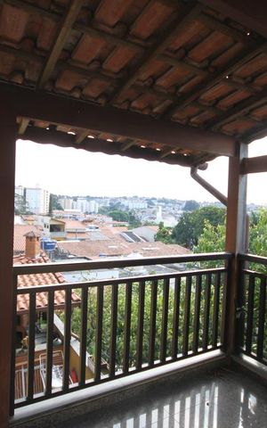 Casa à venda com 435m², 4 quartos e 8 vagasVaranda das suítes 2 e 3