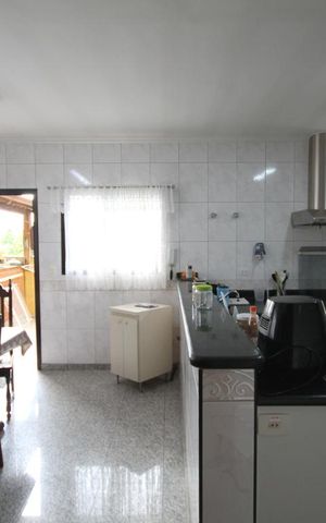 Casa à venda com 435m², 4 quartos e 8 vagasCozinha