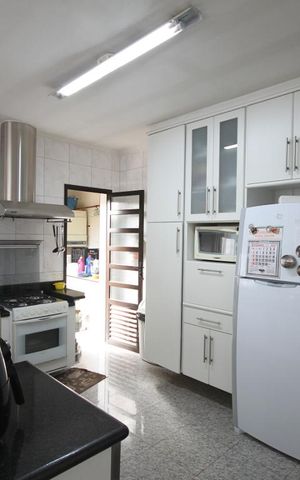 Casa à venda com 435m², 4 quartos e 8 vagasCozinha