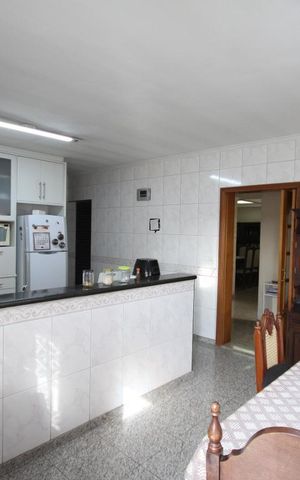 Casa à venda com 435m², 4 quartos e 8 vagasCozinha