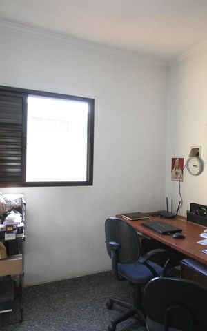 Casa à venda com 435m², 4 quartos e 8 vagasEscritório