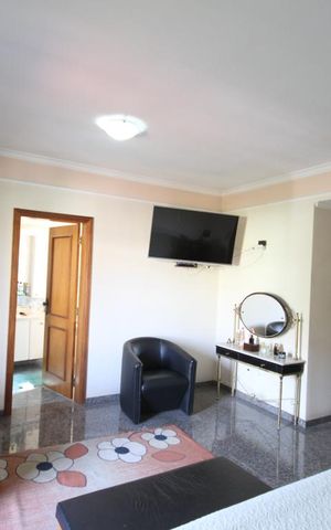 Casa à venda com 435m², 4 quartos e 8 vagasSuíte 1