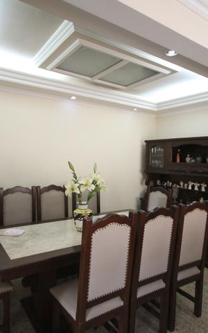 Casa à venda com 435m², 4 quartos e 8 vagasSala