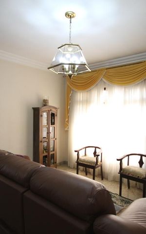 Casa à venda com 435m², 4 quartos e 8 vagasSala