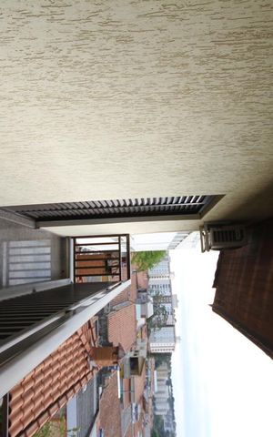 Casa à venda com 435m², 4 quartos e 8 vagasVaranda das suítes 2 e 3