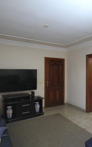 Casa à venda com 435m², 4 quartos e 8 vagasSala