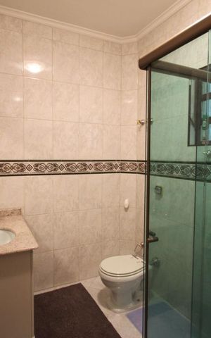 Casa à venda com 435m², 4 quartos e 8 vagasSuíte 2