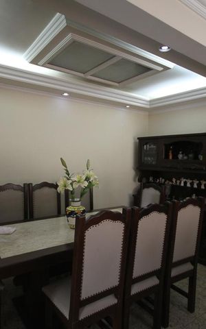 Casa à venda com 435m², 4 quartos e 8 vagasSala