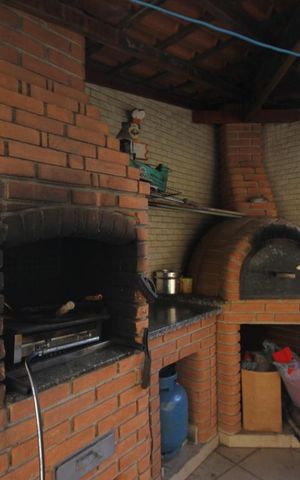 Casa à venda com 435m², 4 quartos e 8 vagasChurrasqueira