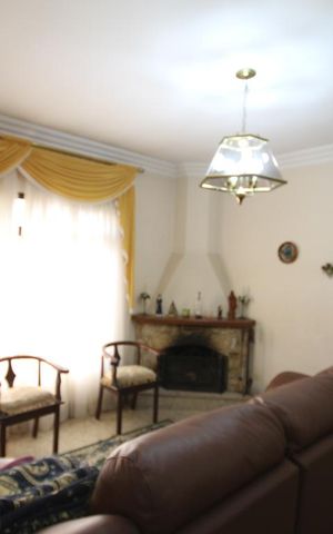 Casa à venda com 435m², 4 quartos e 8 vagasSala