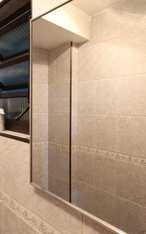Casa à venda com 435m², 4 quartos e 8 vagasBanheiro da garagem