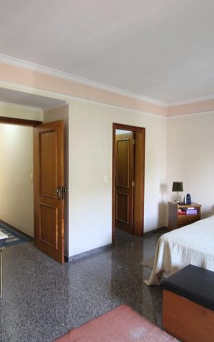 Casa à venda com 435m², 4 quartos e 8 vagasSuíte 1