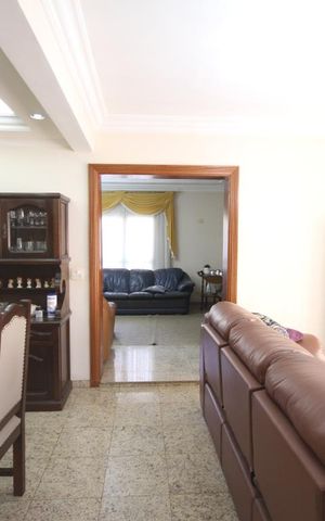 Casa à venda com 435m², 4 quartos e 8 vagasSala