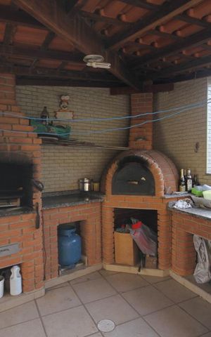 Casa à venda com 435m², 4 quartos e 8 vagasChurrasqueira