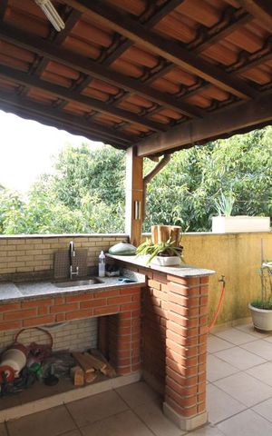 Casa à venda com 435m², 4 quartos e 8 vagasChurrasqueira