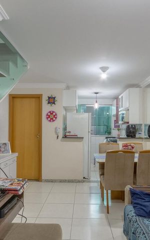 Casa à venda com 65m², 2 quartos e 2 vagas Casa à venda com 65m², 2 quartos e 2 vagasSala
