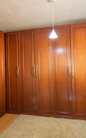 Casa à venda com 200m², 2 quartos e 2 vagasCloset da suíte