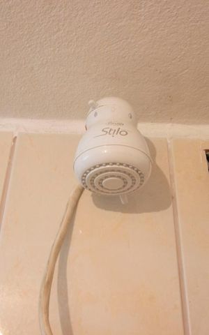 Casa à venda com 200m², 2 quartos e 2 vagasChuveiro