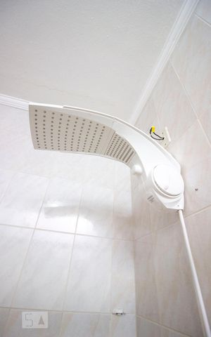 Casa à venda com 200m², 2 quartos e 2 vagasChuveiro