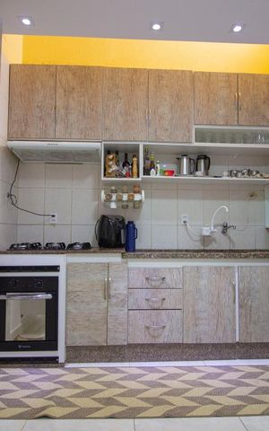 Casa à venda com 200m², 2 quartos e 2 vagasCozinha - Armários