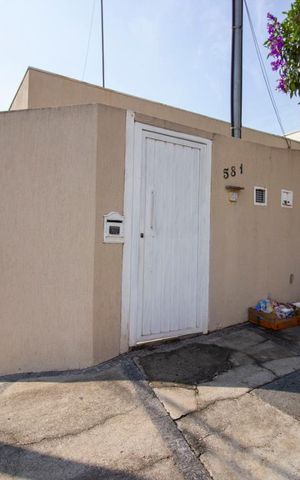 Casa à venda com 200m², 2 quartos e 2 vagasFachada