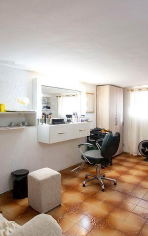Casa à venda com 200m², 2 quartos e 2 vagasQuarto de Serviço