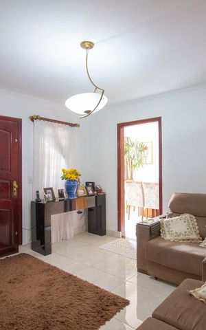 Casa à venda com 200m², 2 quartos e 2 vagasSala