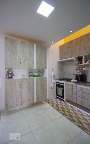 Casa à venda com 200m², 2 quartos e 2 vagasCozinha - Armários